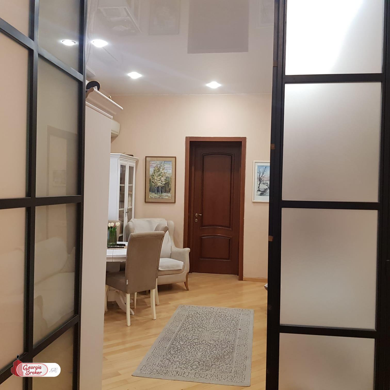 продается квартира с новым ремонтом 3-комнаты